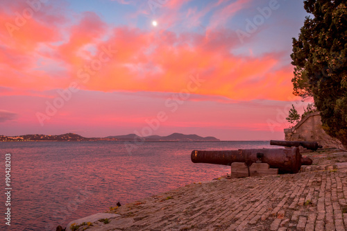 Coucher de soleil sur la rade de Toulon depuis le Fort Balaguier à La Seyne-sur-Mer photo