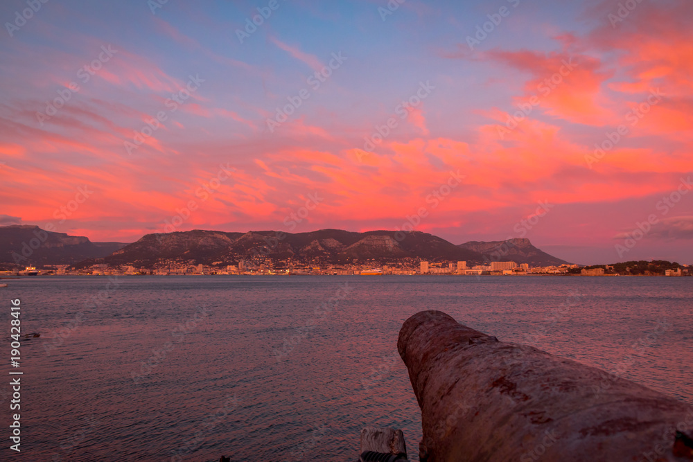 Coucher de soleil sur la rade de Toulon depuis le Fort Balaguier à La SeynesurMer Stockfoto
