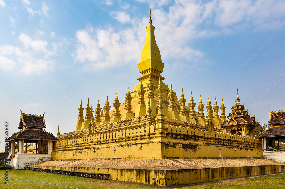 Naklejka premium Wat Phra That Luang Temple in Vientiane, Laos