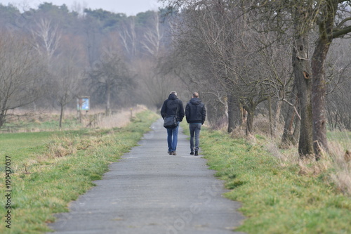 A young couple walking in a nature reserve in Muenster-Germany © Frank Middendorf