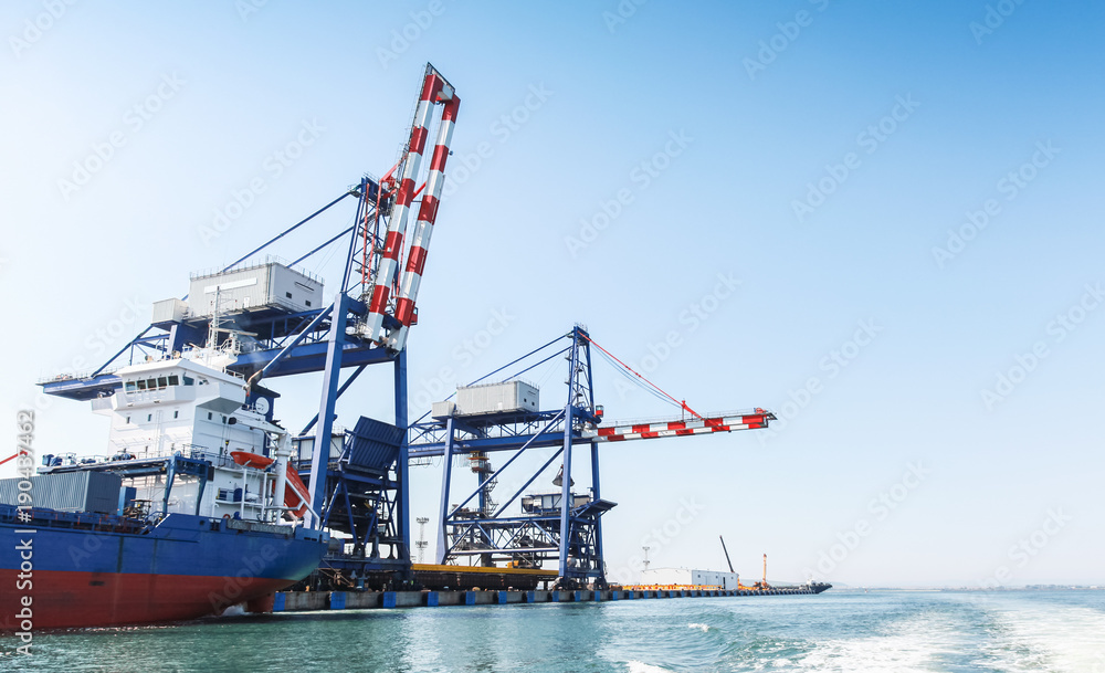 Gantry cranes for bulk carriers loading