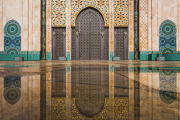 Stickers Marokko Poort Hassan II-moskee weerspiegeld in regen  © Morocko