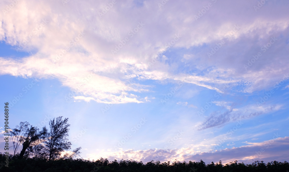 Obraz premium breaking dawn view, on the hill with some clouds 