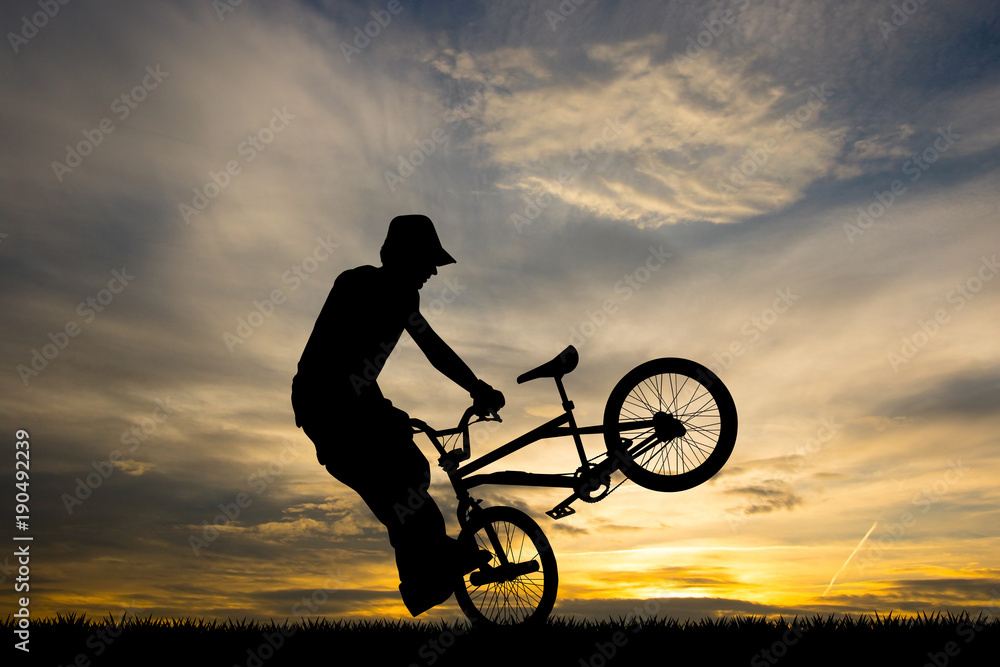 Obraz premium bike trial at sunset