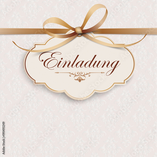 Einladung mit einer klassischen Etikette mit Band auf einem edlen Hintergrund mit Ornamenten