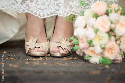 Bride's shoes and bouquet in pastel colors