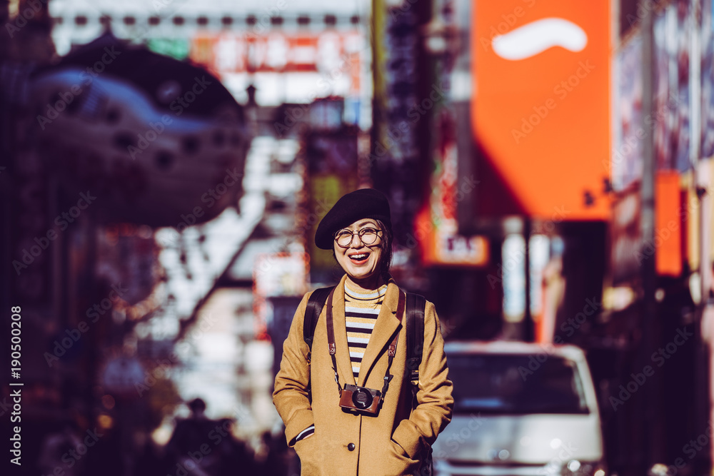 Fototapeta premium 女性 旅行者