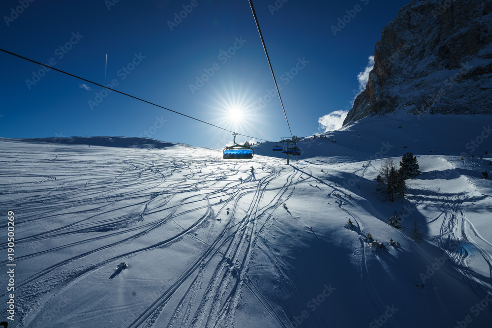 Obraz premium Sessellift im Winter in den Alpen