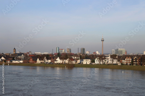 Obraz na plátně panorama düsseldorf hamm bei hochwasser