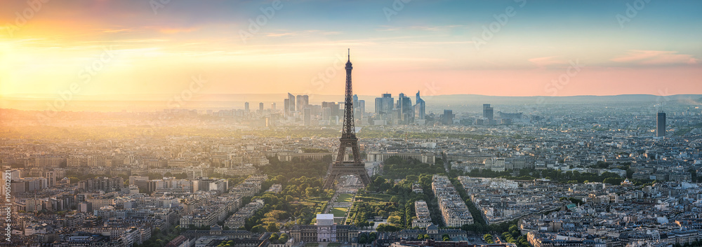 Naklejka premium Panorama panoramę Paryża o zachodzie słońca z wieży Eiffla