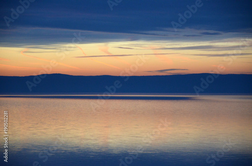 Tramonto sul lago di Neusiedl visto da Podersdorf am See in Austria  