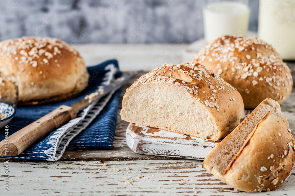 White Bread Buns with Rolled Oats