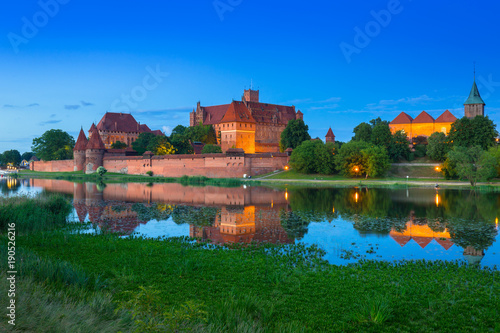 Fototapeta Naklejka Na Ścianę i Meble -  Malbork Castle of the Teutonic Order at dusk, Poland