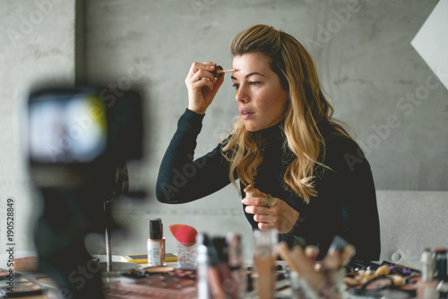 Beauty vlogger - make up tutorial