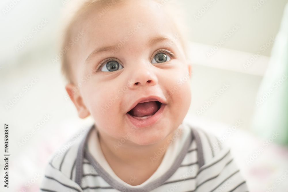 Baby smiling - Baby tooth - obrazy, fototapety, plakaty 