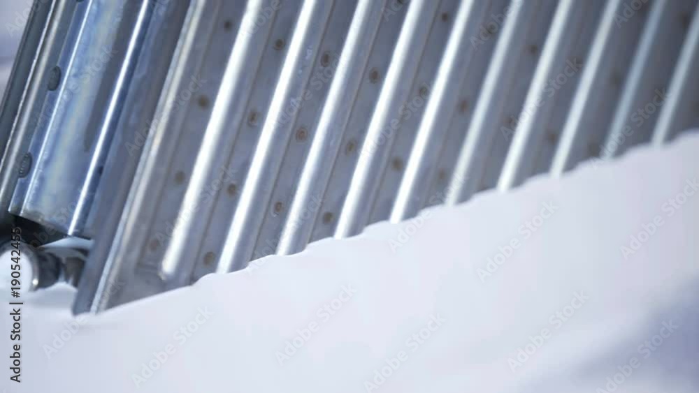Conveyor line painting and drying of household heating radiators Conveyor line painting and drying of household heating radiators