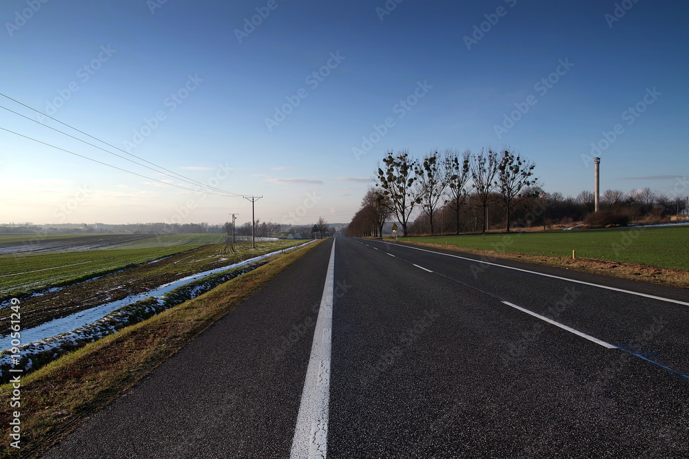 Fototapeta premium pusta asfaltowa droga