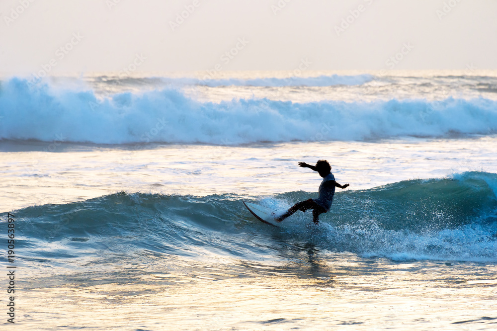 Man surf in the ocean