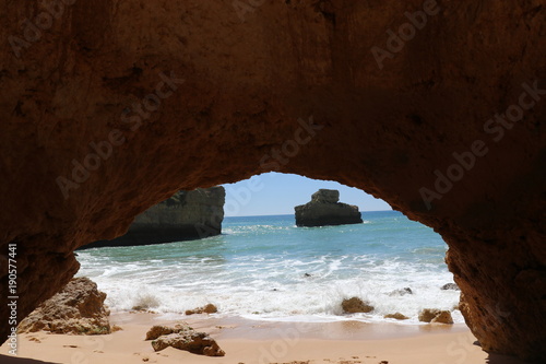 Höhle am Strand © Aljoscha