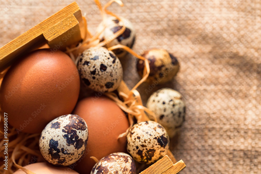 Obraz premium Fresh farm brown eggs on rustic background