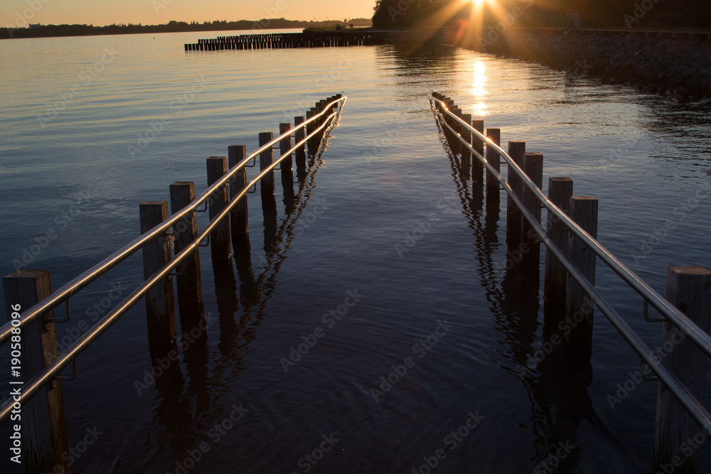 Fototapeta premium Brücke zu wasser