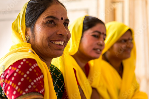 Εκτύπωση καμβά Traditional Indian Women in sari Costume