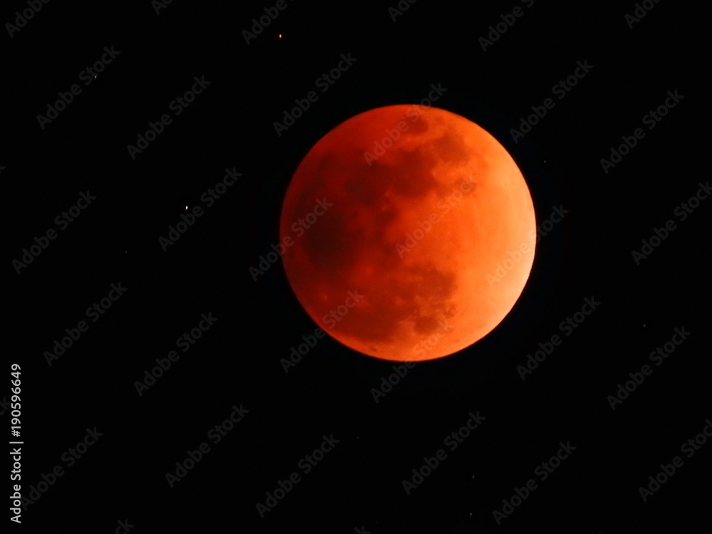 皆既月食、赤銅色の満月、月齢14、「スーパー・ブルー・ブラッドムーン」