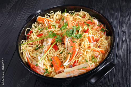spaghetti with Crab in Spicy White Wine Sauce