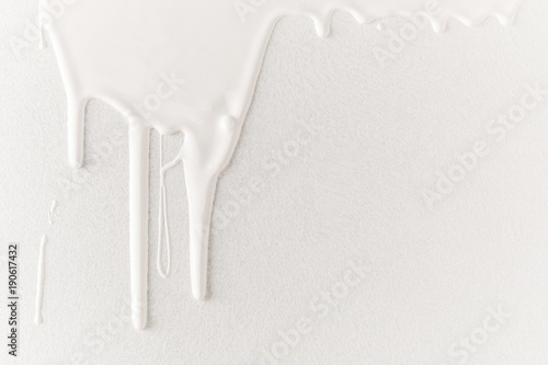 Εκτύπωση καμβά white dripping paint on white surface