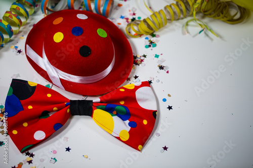 Party hat with bow and streamers