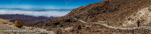 Bergpfad auf dem Vulkan Teide auf Teneriffa als Panoramabild