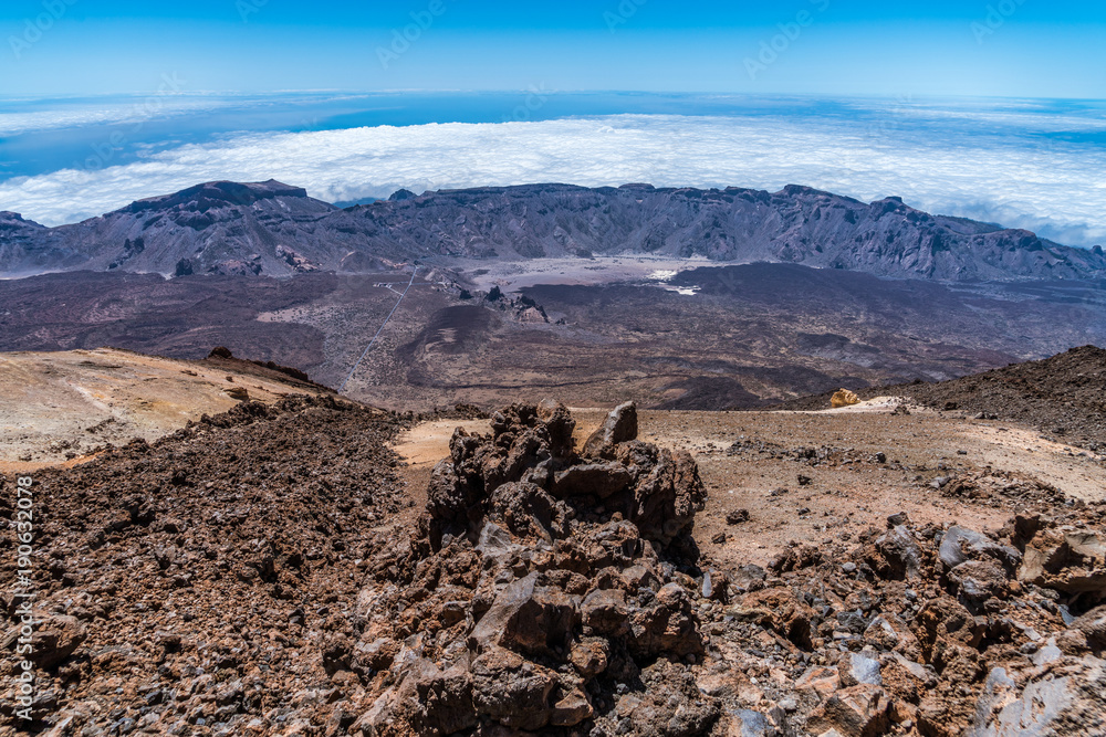 Aussicht vom Gipfel des Vulkan Teide auf Teneriffa über das Wolkenmeer auf 3000 Meter