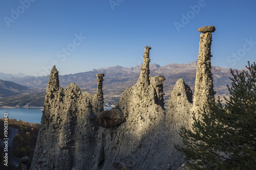 Site géologique des Demoiselles Coiffées de Sauze-du-Lac, Hautes-Alpes  © IMAREVA