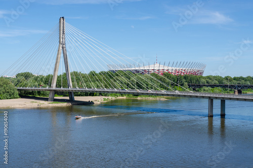 Widok na Wisłę, most Świętokrzyski i Stadion Narodowy w Warszawie