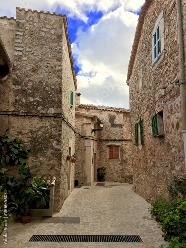 Fototapeta Naklejka Na Ścianę i Meble -  Street in Valldemossa in Mallorca