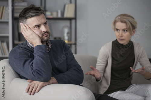 Foto Upset man and complaining wife