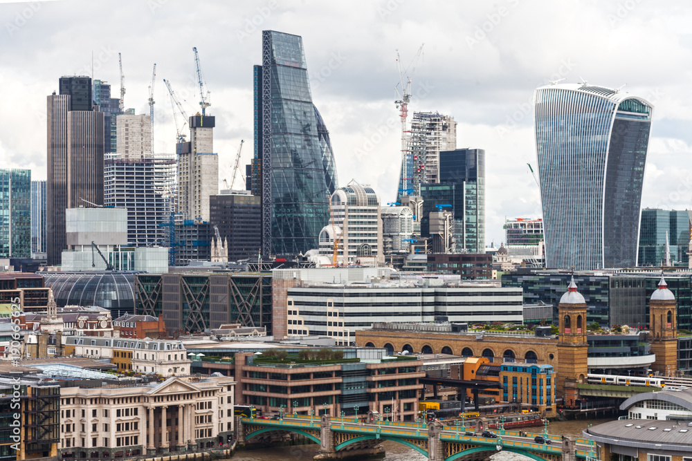 Fototapeta premium LONDON, 1-09-2017 - veduta aerea della city