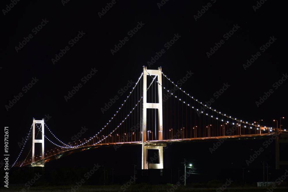 Obraz premium 白鳥大橋の夜景