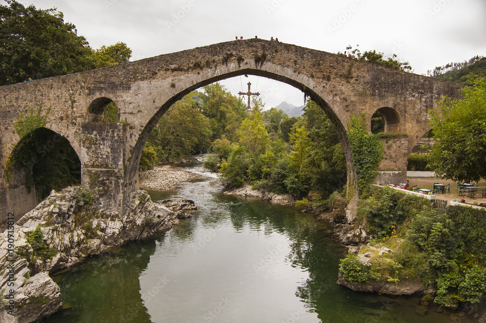 puente típico de Asturias, España