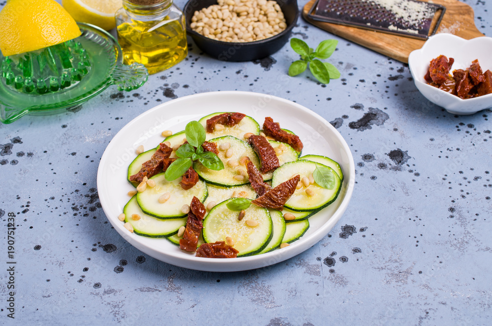 Slices raw zucchini