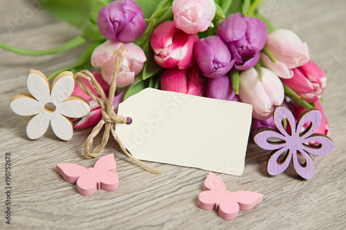 Fototapeta Naklejka Na Ścianę i Meble -  Tulpen und Karte