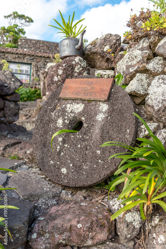Quadro su tela Village in Fajã Grande on the island of Flores in the Azores, Portugal