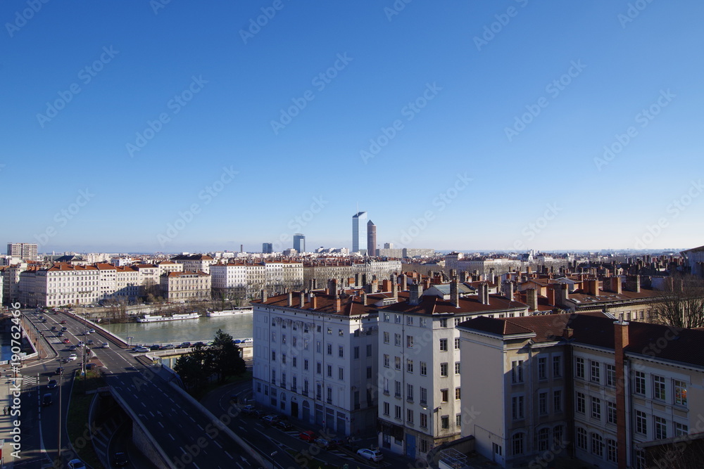 Depuis la rue des Fantasques, vue sur Lyon et le Rhône
