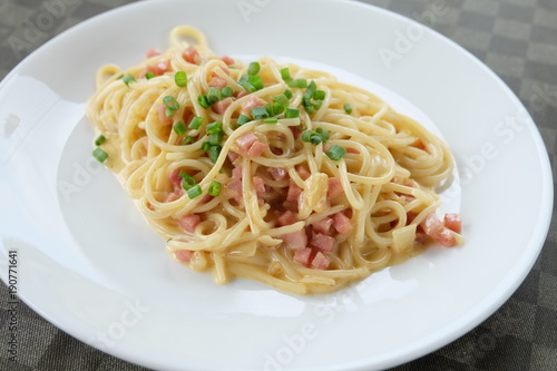 bacon ham spaghetti white sauce