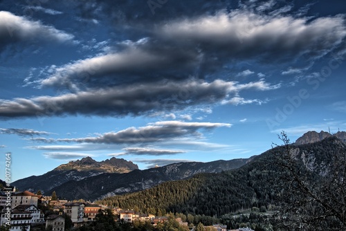 Effetto di nuvole sulle Dolomiti