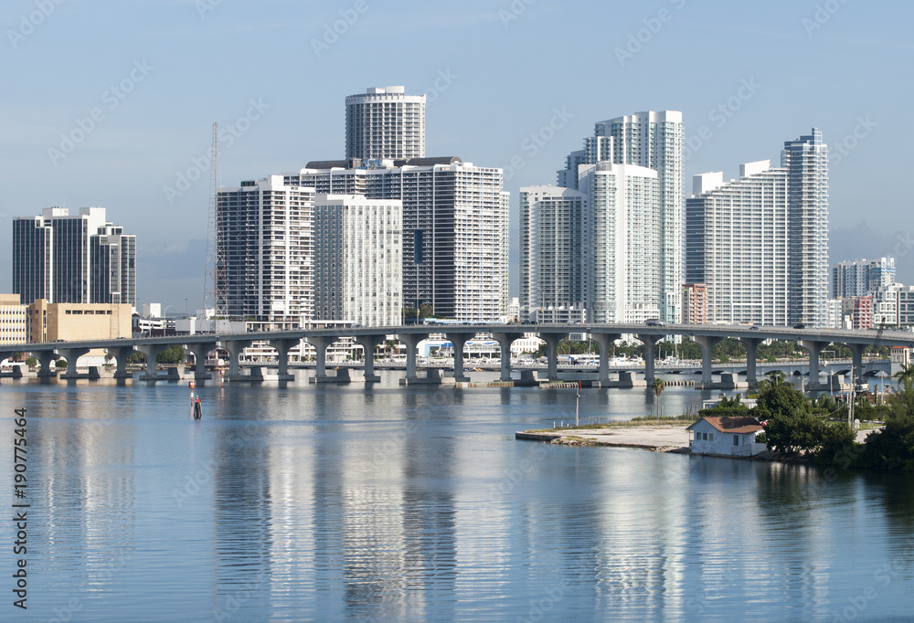 Fototapeta premium Miami Downtown Reflections