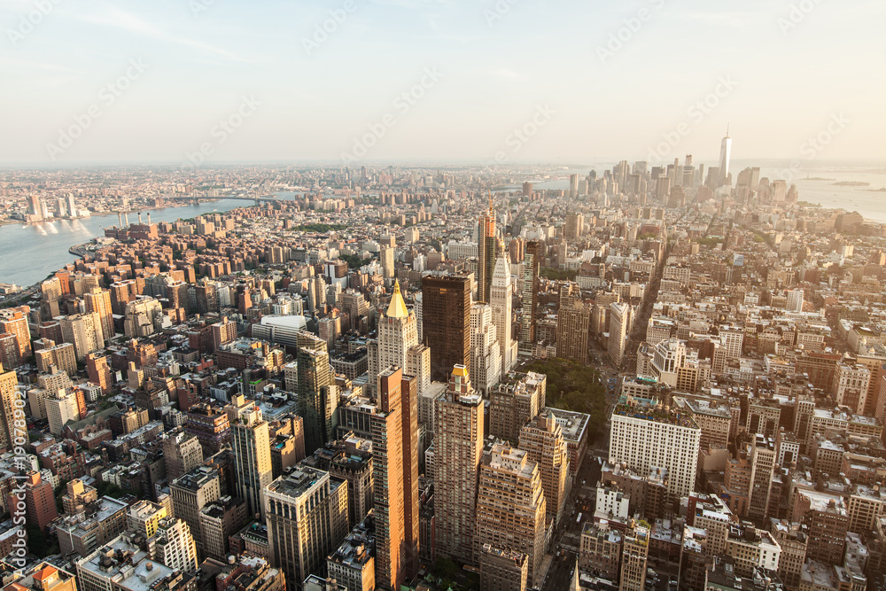 Φωτογραφία New York City Manhattan street aerial view with skyscrapers, pedestrian and busy traffic