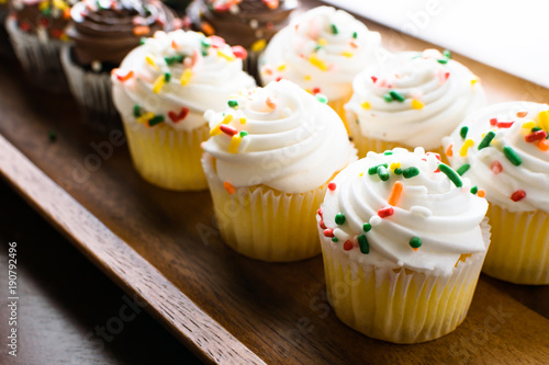 Plakat cupcakes with sprinkles