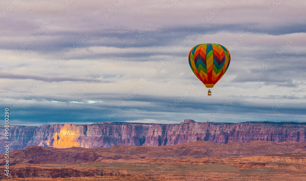 Fototapeta premium Balloon over Vermillion Cliffs near Page Arizona