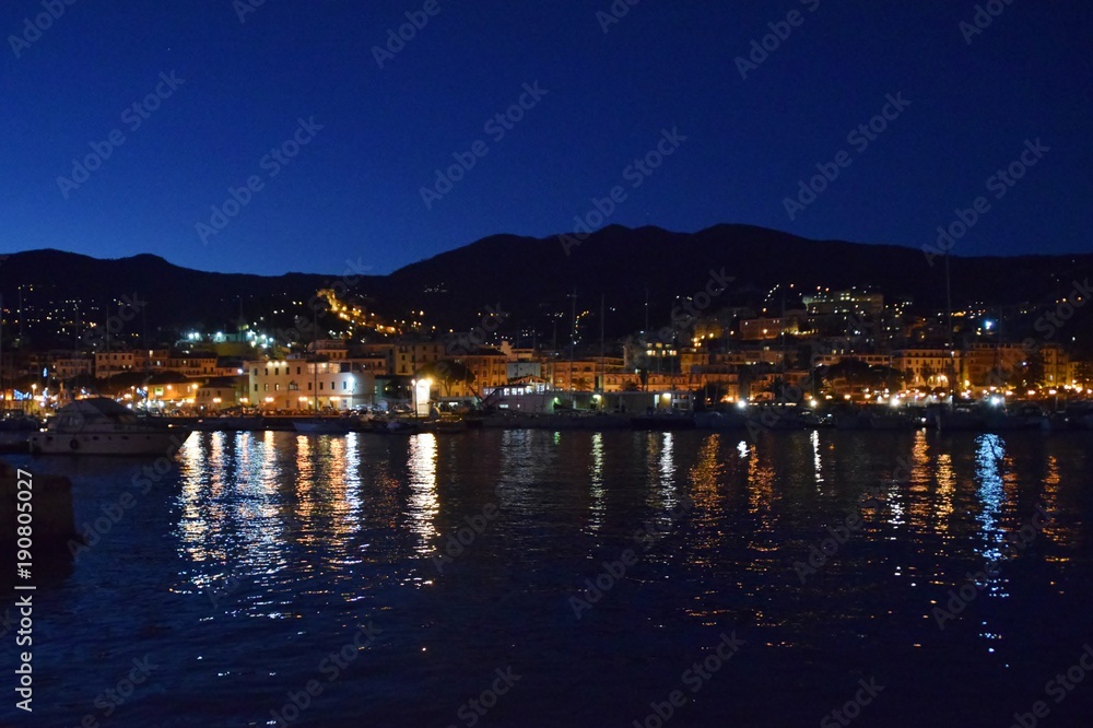 Panorama di Sanremo con porto sul mare in blue hour